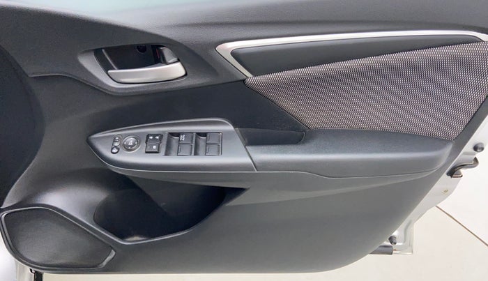 2017 Honda WR-V 1.5 i-DTEC VX MT, Diesel, Manual, 53,017 km, Driver Side Door Panels Controls