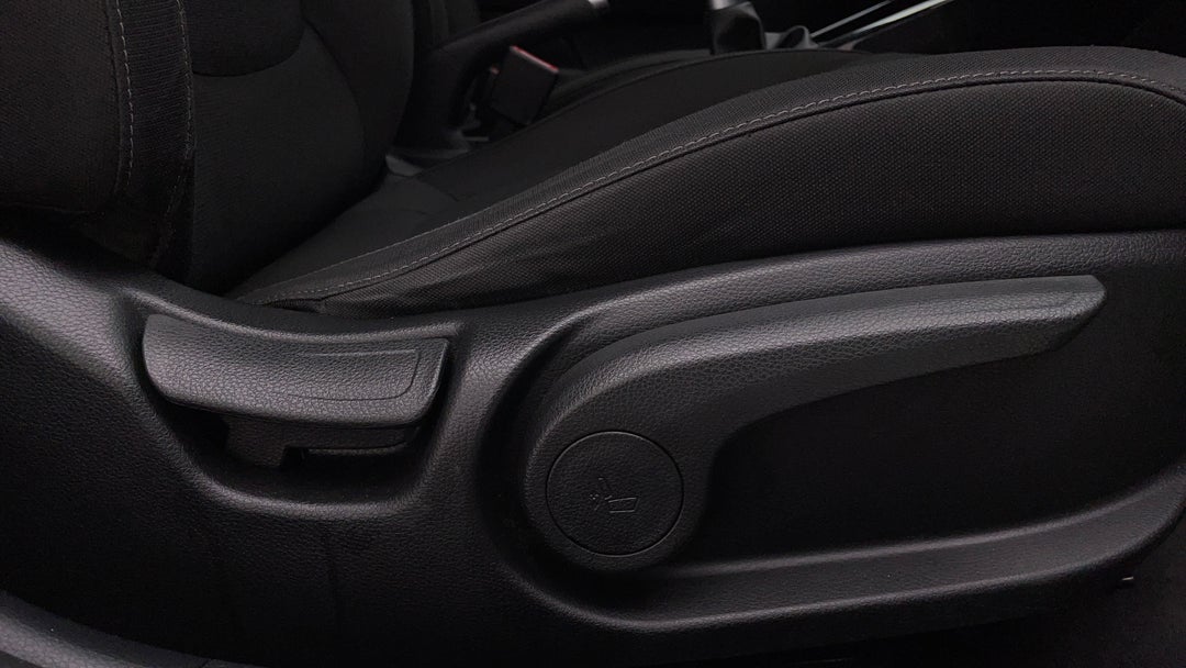 2021 Kia Rio Sport, Manual, 38706 km, Drivers Side Adjustment Panel