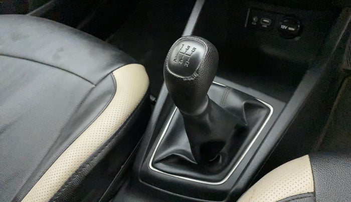 2016 Hyundai Elite i20 SPORTZ 1.2, Petrol, Manual, 5,924 km, Gear lever - Knob cover torn