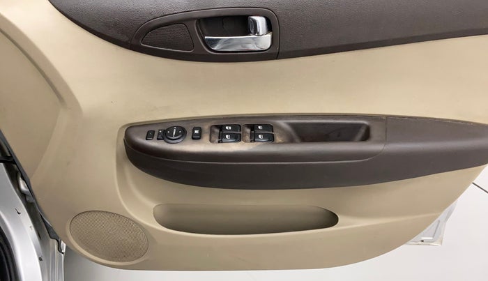 2011 Hyundai i20 SPORTZ (O) 1.2, Petrol, Manual, 1,00,212 km, Driver Side Door Panels Control
