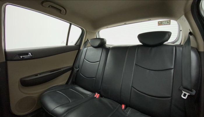 2011 Hyundai i20 SPORTZ (O) 1.2, Petrol, Manual, 1,00,212 km, Right Side Rear Door Cabin
