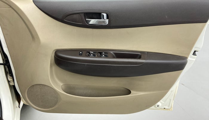 2010 Hyundai i20 MAGNA (O) 1.2, Petrol, Manual, 61,302 km, Driver Side Door Panels Control