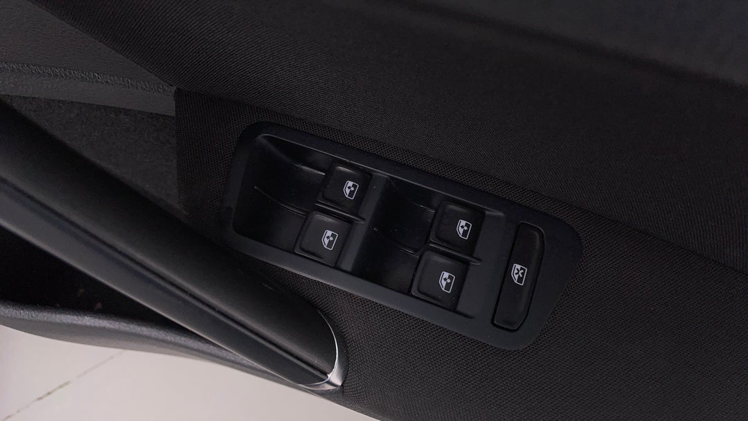 2020 Volkswagen Golf 110 Tsi Comfortline, Automatic, 92020 km, Drivers Side Door Panel Controls
