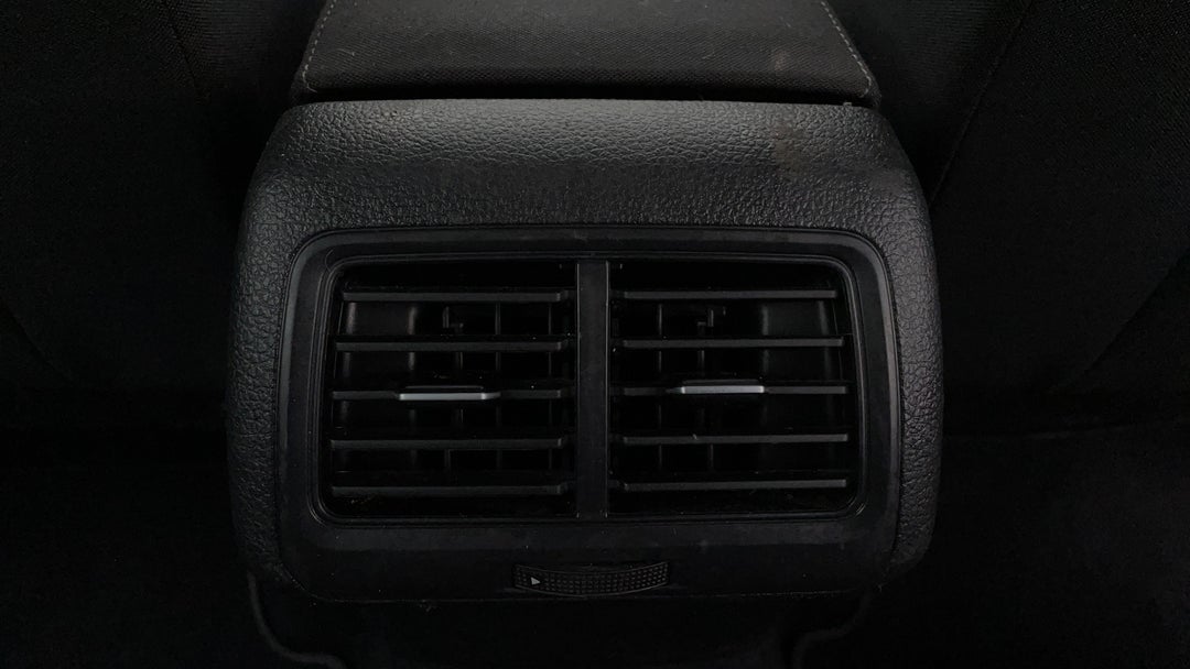 2020 Volkswagen Golf 110 Tsi Comfortline, Automatic, 92020 km, Rear A/C Vent