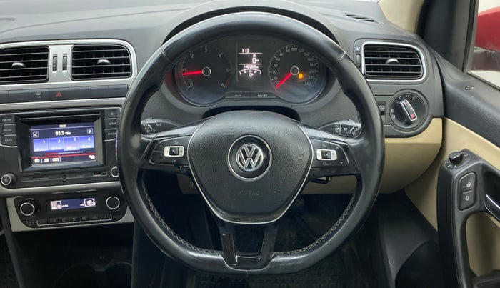 2017 Volkswagen Polo HIGHLINE1.5L, Diesel, Manual, 1,18,568 km, Steering Wheel Close Up