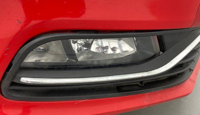 2017 Volkswagen Polo HIGHLINE1.5L, Diesel, Manual, 1,18,568 km, Right fog light - Not working