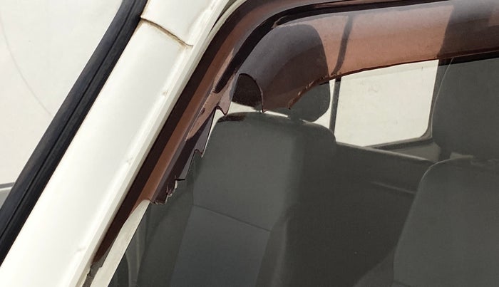 2011 Maruti OMNI E 8 STR, Petrol, Manual, 65,899 km, Front passenger door - Door visor damaged