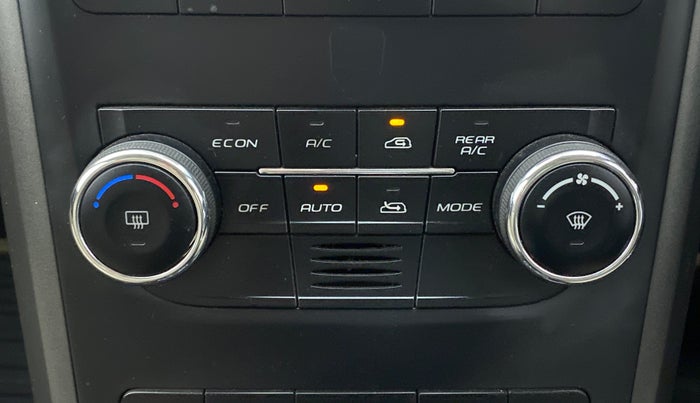 2017 Mahindra XUV500 W10 AT, Diesel, Automatic, 79,282 km, Automatic Climate Control