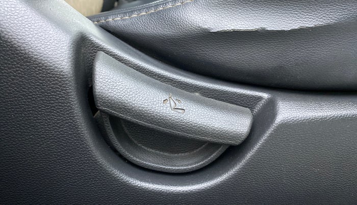 2018 Hyundai Grand i10 SPORTZ 1.2 KAPPA VTVT, Petrol, Manual, 69,483 km, Driver Side Adjustment Panel