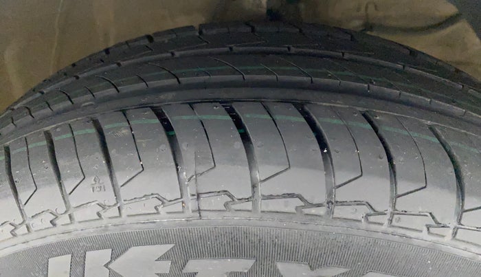 2021 Maruti Swift VXI, Petrol, Manual, 40,745 km, Right Front Tyre Tread