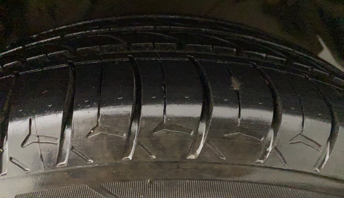 2015 Maruti Ciaz ZXI, CNG, Manual, 49,657 km, Left Front Tyre Tread