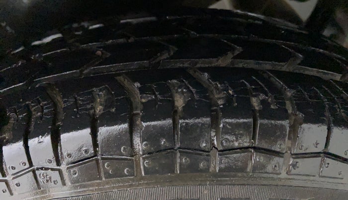 2013 Maruti Swift Dzire VXI, Petrol, Manual, 43,009 km, Left Rear Tyre Tread