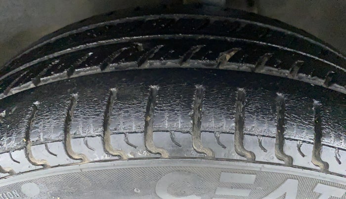2016 Maruti Alto K10 VXI P, Petrol, Manual, 83,597 km, Left Front Tyre Tread