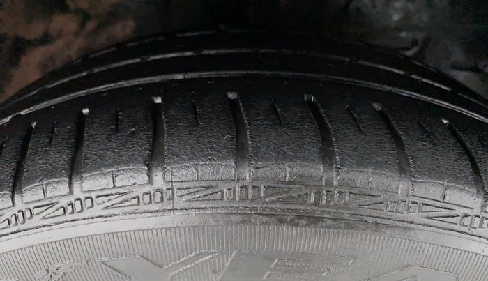 2015 Toyota Etios CROSS 1.4 GD, Diesel, Manual, 60,444 km, Right Front Tyre Tread