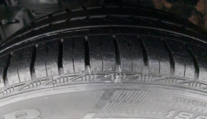 2015 Toyota Etios CROSS 1.4 GD, Diesel, Manual, 60,444 km, Left Front Tyre Tread