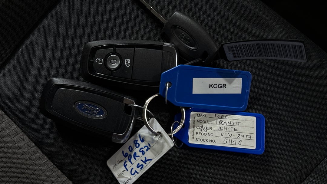 2024 Ford Transit 350l Lwb (RWD) Srw, Automatic, 13672 km, Key Close-up