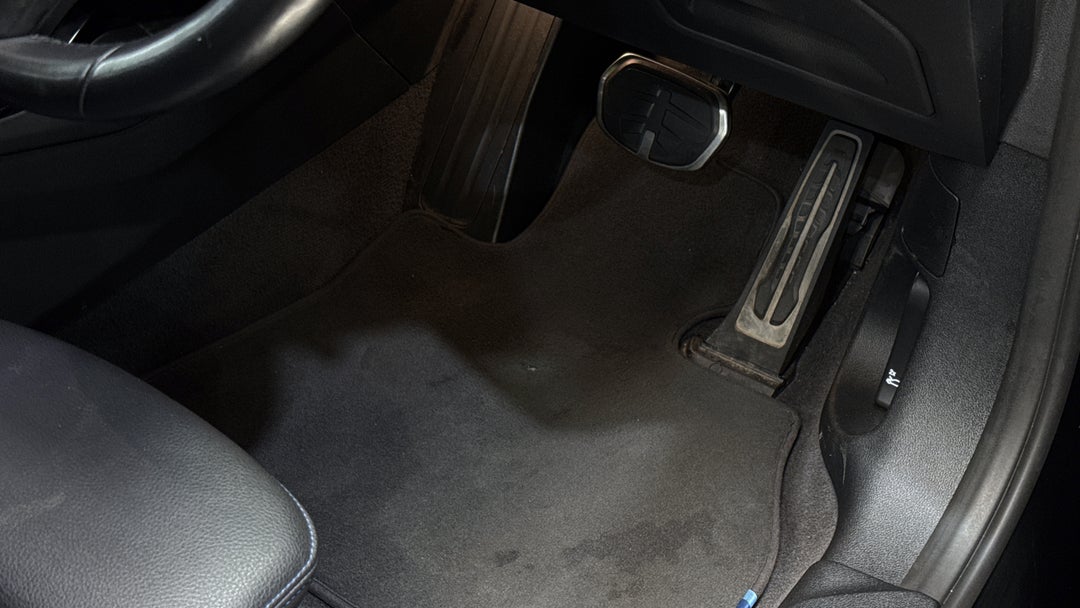 2021 BMW 1 18i M Sport, Automatic, 41761 km, Pedals and Footmat