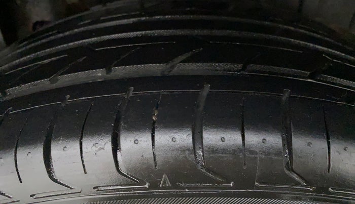 2021 Mahindra XUV300 W8 (O) DIESEL  AT, Diesel, Automatic, 29,594 km, Left Rear Tyre Tread