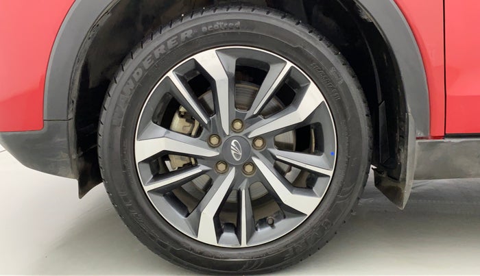 2021 Mahindra XUV300 W8 (O) DIESEL  AT, Diesel, Automatic, 29,594 km, Left Front Wheel