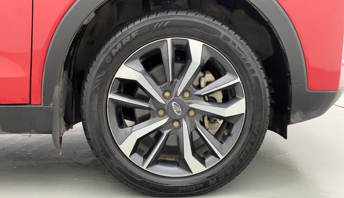 2021 Mahindra XUV300 W8 (O) DIESEL  AT, Diesel, Automatic, 29,594 km, Right Front Wheel