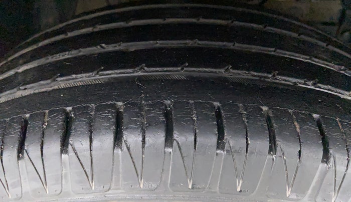 2017 Maruti Vitara Brezza ZDI PLUS DUAL TONE, Diesel, Manual, 44,812 km, Right Front Tyre Tread