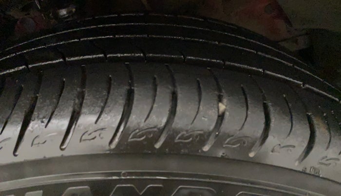 2019 Mahindra XUV300 W8(O) 1.2 PETROL DUAL TONE, Petrol, Manual, 15,646 km, Left Front Tyre Tread