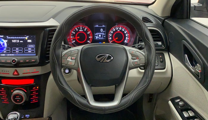 2019 Mahindra XUV300 W8(O) 1.2 PETROL DUAL TONE, Petrol, Manual, 15,646 km, Steering Wheel Close Up