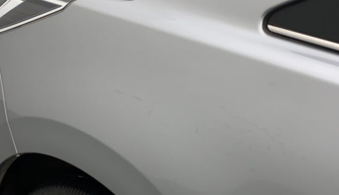 2016 Toyota Innova Crysta 2.4 VX 8 STR, Diesel, Manual, 70,470 km, Left fender - Minor scratches