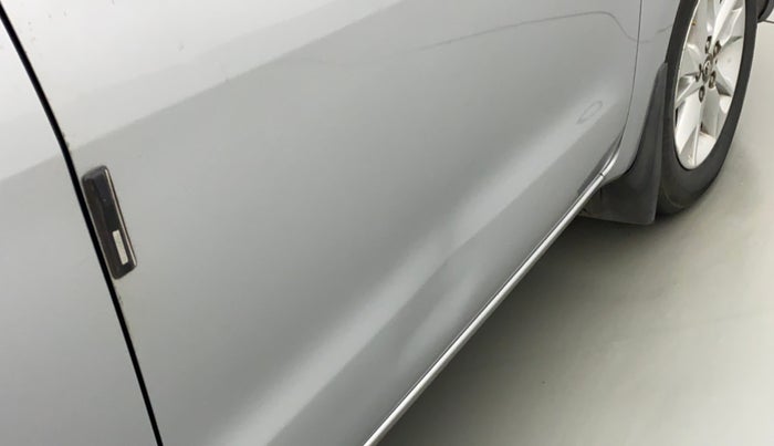 2016 Toyota Innova Crysta 2.4 VX 8 STR, Diesel, Manual, 70,470 km, Driver-side door - Slightly dented