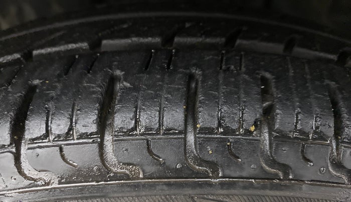 2016 Datsun Redi Go T, Petrol, Manual, 20,552 km, Right Front Tyre Tread