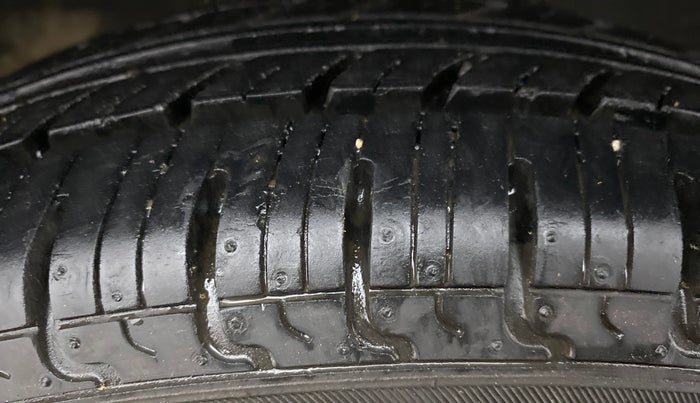 2016 Datsun Redi Go T, Petrol, Manual, 20,552 km, Left Rear Tyre Tread