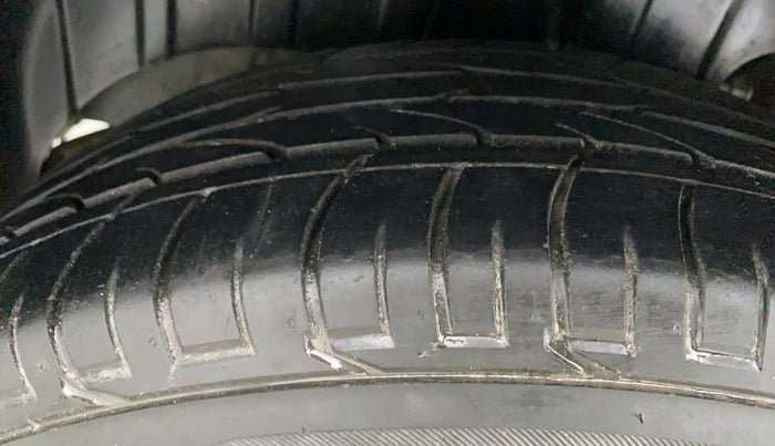 2021 Mahindra XUV300 1.2 W6 MT, Petrol, Manual, 31,346 km, Right Rear Tyre Tread