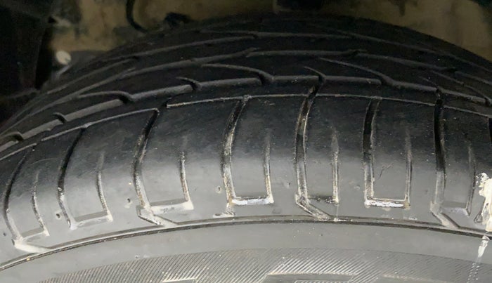 2021 Mahindra XUV300 1.2 W6 MT, Petrol, Manual, 31,346 km, Left Front Tyre Tread