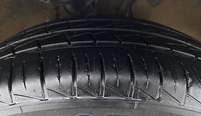 2019 Maruti Alto LXI, Petrol, Manual, 28,234 km, Right Front Tyre Tread