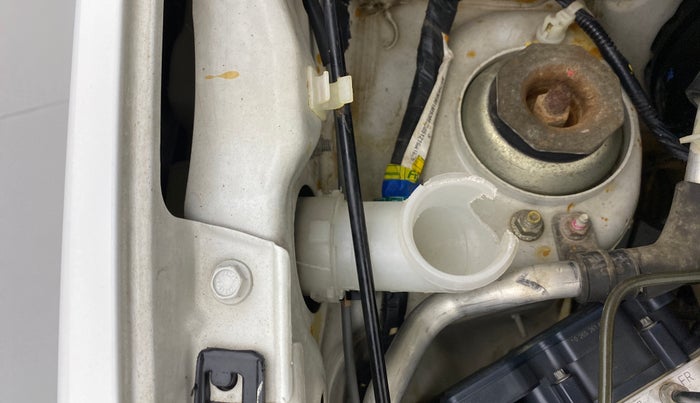 2019 Maruti Alto LXI, Petrol, Manual, 28,234 km, Front windshield - Wiper bottle cap missing