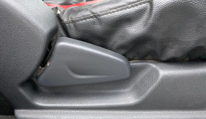 2016 Renault Kwid RXT, Petrol, Manual, 25,768 km, Driver Side Adjustment Panel