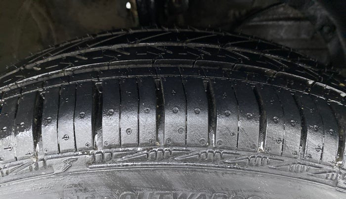 2019 Maruti Swift VDI, Diesel, Manual, 52,049 km, Right Front Tyre Tread