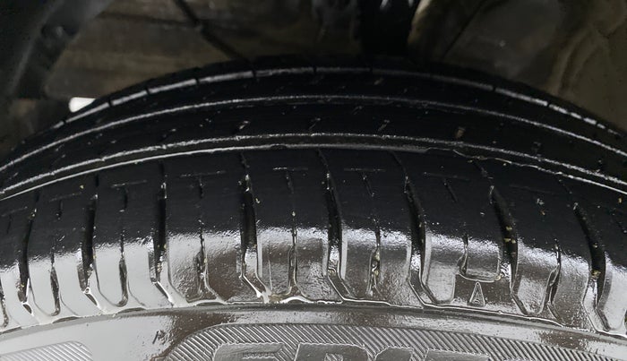 2019 Maruti Swift VDI, Diesel, Manual, 52,049 km, Left Front Tyre Tread