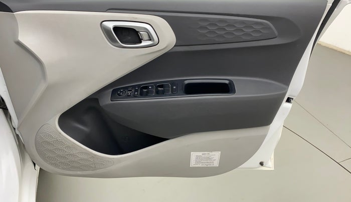 2022 Hyundai GRAND I10 NIOS SPORTZ 1.2 KAPPA VTVT CNG, CNG, Manual, 35,825 km, Driver Side Door Panels Control