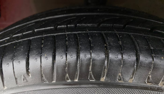2012 Hyundai Eon D-LITE+, Petrol, Manual, 71,981 km, Left Front Tyre Tread