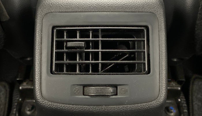 2017 Hyundai Grand i10 SPORTZ 1.2 KAPPA VTVT, Petrol, Manual, 39,786 km, Rear AC Vents