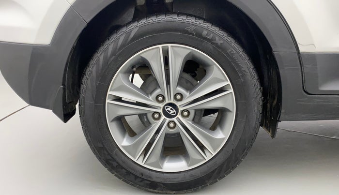 2017 Hyundai Creta SX PLUS AT 1.6 DIESEL, Diesel, Automatic, 1,11,294 km, Right Rear Wheel
