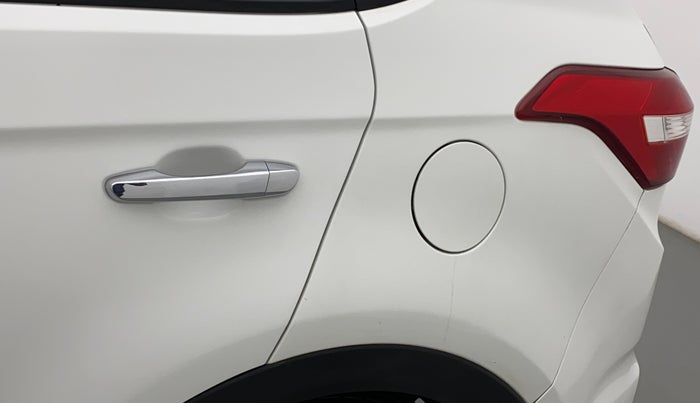 2017 Hyundai Creta SX PLUS AT 1.6 DIESEL, Diesel, Automatic, 1,11,294 km, Left quarter panel - Minor scratches