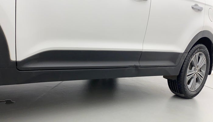 2017 Hyundai Creta SX PLUS AT 1.6 DIESEL, Diesel, Automatic, 1,11,294 km, Left running board - Cladding has minor damage