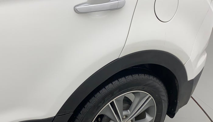 2017 Hyundai Creta SX PLUS AT 1.6 DIESEL, Diesel, Automatic, 1,11,294 km, Left quarter panel - Cladding has minor damage