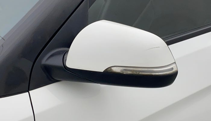 2017 Hyundai Creta SX PLUS AT 1.6 DIESEL, Diesel, Automatic, 1,11,294 km, Left rear-view mirror - Indicator light has minor damage
