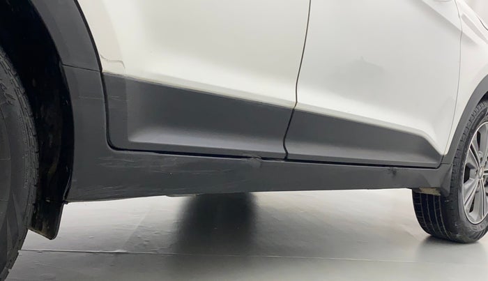 2017 Hyundai Creta SX PLUS AT 1.6 DIESEL, Diesel, Automatic, 1,11,294 km, Right running board - Cladding has minor damage