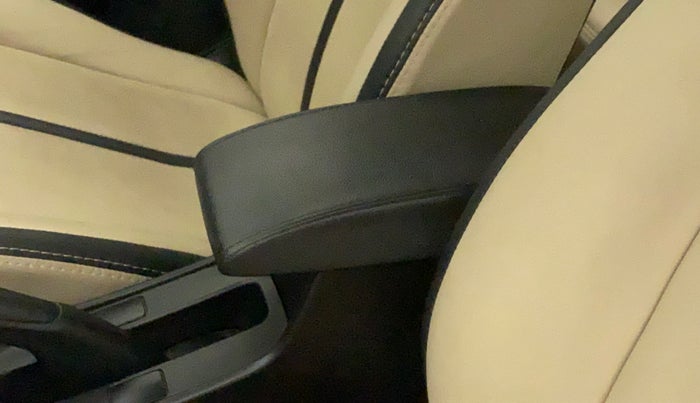 2019 Maruti Baleno ZETA PETROL 1.2, Petrol, Manual, 21,527 km, Driver seat - Armrest has miinor damage