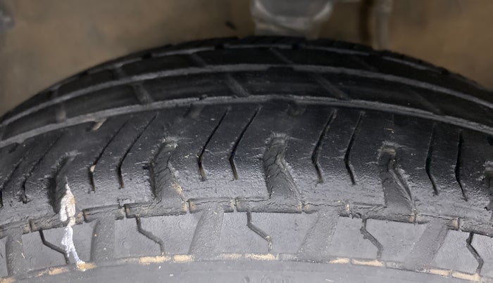 2018 Maruti Alto 800 LXI, Petrol, Manual, 37,402 km, Left Front Tyre Tread