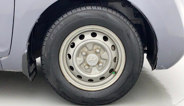 2017 Hyundai Eon ERA +, Petrol, Manual, 21,103 km, Right Front Wheel